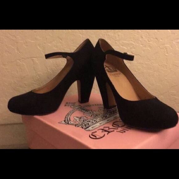 Black Strapped Pump Heels Size 7 - Picture 2 of 5